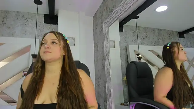 Snapshot of mariana_jhones_ chatting on 10.22.25 mariana jhones online show from 10.22.25