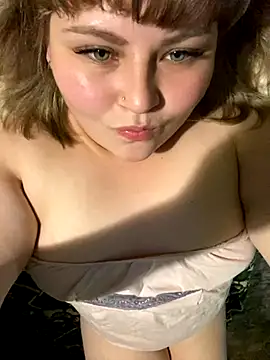 Snapshot of BeckiXrose chatting on 09.09.25 BeckiXrose online show from 09.09.25