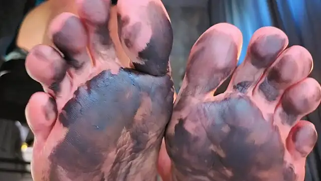 Snapshot of Feet_Heelss chatting on 09.26.25 Feet Heelss online show from 09.26.25