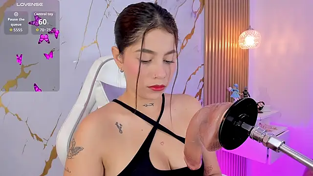 alissaowens  online show from 11.30.25