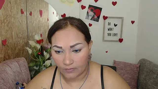 Snapshot of laleska_montenegro chatting on 09.25.25 laleska montenegro online show from 09.25.25