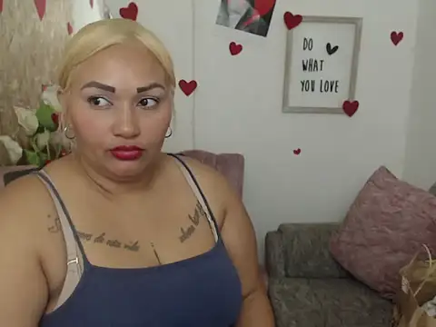 Snapshot of laleska_montenegro chatting on 10.14.25 laleska montenegro online show from 10.14.25