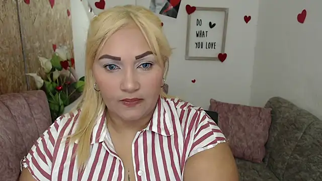 Snapshot of laleska_montenegro chatting on 10.17.25 laleska montenegro online show from 10.17.25