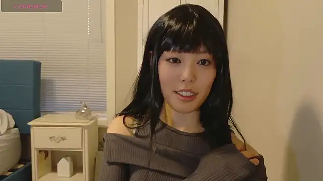 Nana with online show from 10.15.25