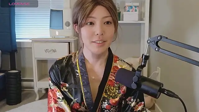 Nana with online show from 01.11.26