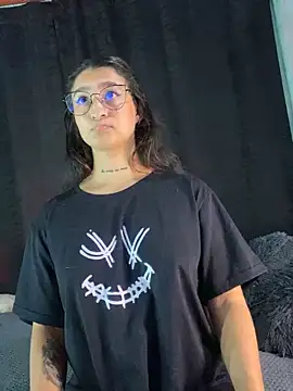 EVAH LEE  online show from 11.08.25