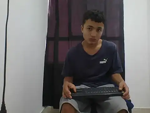 Snapshot of yissus_20_ chatting on 10.16.25 yissus 20 online show from 10.16.25