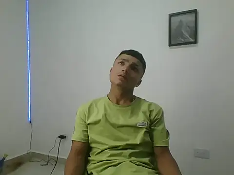 Snapshot of yissus_20_ chatting on 04.10.26 yissus 20 online show from 04.10.26