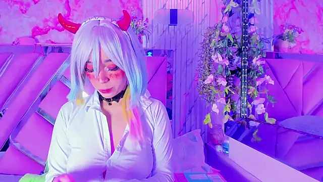 Snapshot of Akane_Hikari_ chatting on 10.13.25 Akane Hikari online show from 10.13.25