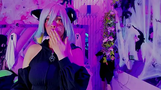 Snapshot of Akane_Hikari_ chatting on 10.25.25 Akane Hikari online show from 10.25.25