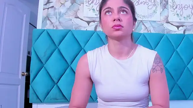 MiaCoopper online show from 09.20.25