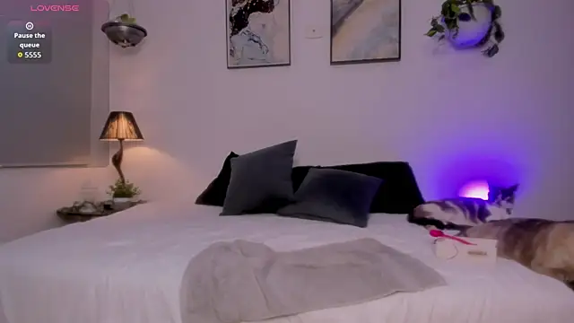 MiaCoopper online show from 10.25.25