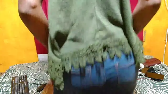 SexxyTia2 online show from 10.29.25