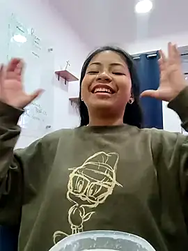 LilyCutee  online show from 10.18.25