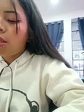 LilyCutee  online show from 10.30.25