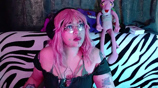 Snapshot of XxGreenGoodxX chatting on 09.11.25 XxGreenGoodxX online show from 09.11.25