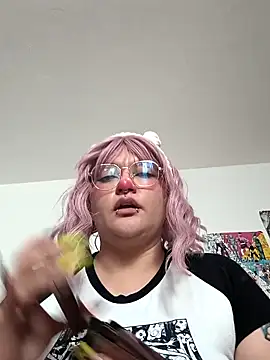 Snapshot of XxGreenGoodxX chatting on 10.12.25 XxGreenGoodxX online show from 10.12.25