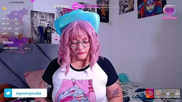 Snapshot of XxGreenGoodxX chatting on 10.15.25 XxGreenGoodxX online show from 10.15.25