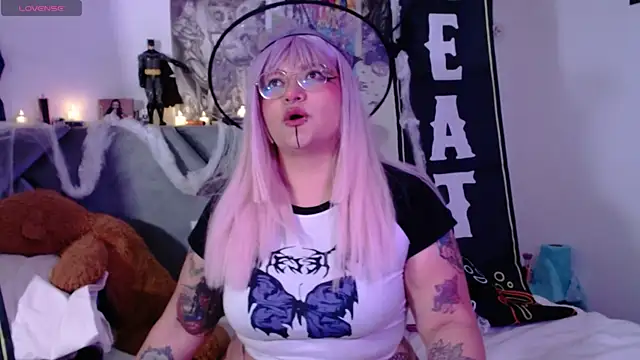 Snapshot of XxGreenGoodxX chatting on 10.23.25 XxGreenGoodxX online show from 10.23.25