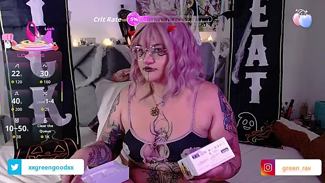 Snapshot of XxGreenGoodxX chatting on 10.28.25 XxGreenGoodxX online show from 10.28.25