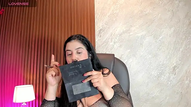 Snapshot of _Cris_Spicy_ chatting on 09.25.25  Cris Spicy  online show from 09.25.25