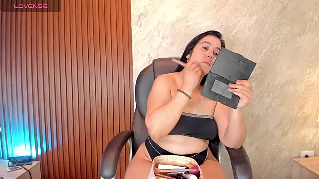 Snapshot of _Cris_Spicy_ chatting on 10.26.25  Cris Spicy  online show from 10.26.25