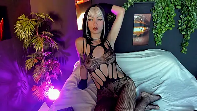 Evelyn Russoo online show from 09.11.25