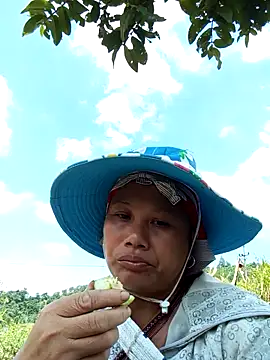 Snapshot of Bibilenu chatting on 10.18.25 Bibilenu online show from 10.18.25