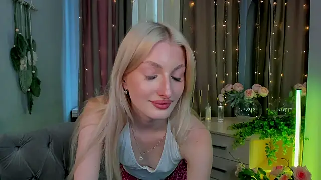 Sarrah blush online show from 09.15.25
