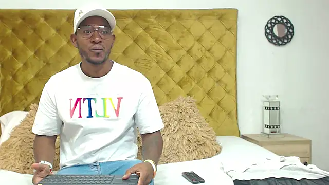 Snapshot of AndyCalifornia1 chatting on 09.15.25 AndyCalifornia1 online show from 09.15.25
