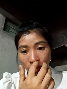 Phuongphuongg online show from 10.17.25