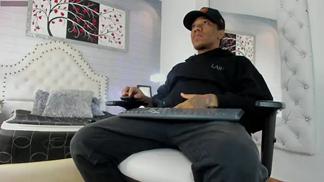 Snapshot of Yan_king1 chatting on 10.09.25 Yan king1 online show from 10.09.25