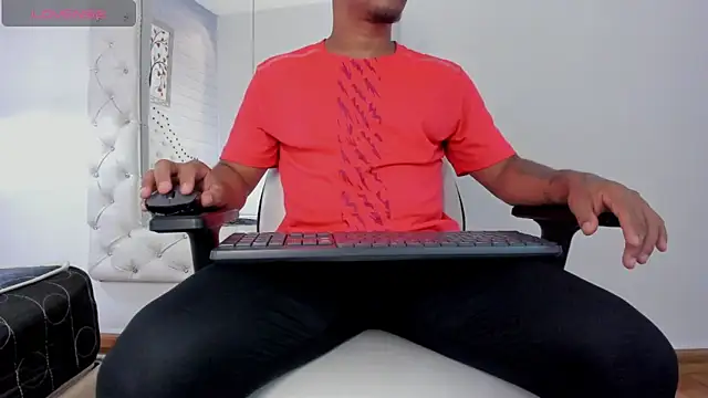 Snapshot of Yan_king1 chatting on 10.17.25 Yan king1 online show from 10.17.25