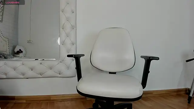 Snapshot of Yan_king1 chatting on 10.22.25 Yan king1 online show from 10.22.25