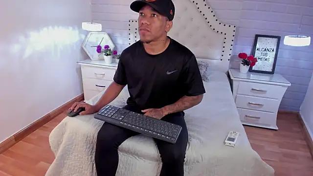 Snapshot of Yan_king1 chatting on 10.27.25 Yan king1 online show from 10.27.25