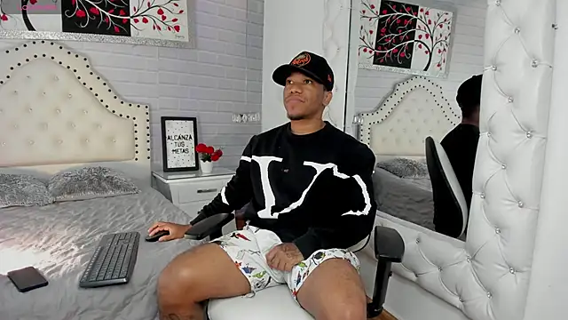 Snapshot of Yan_king1 chatting on 10.29.25 Yan king1 online show from 10.29.25