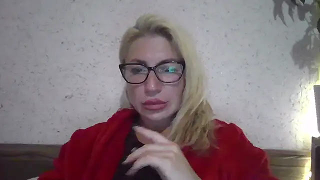 Snapshot of fox_red_lady7 chatting on 10.05.25 fox red lady7 online show from 10.05.25