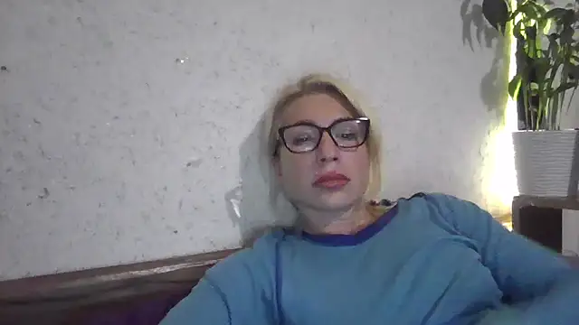 Snapshot of fox_red_lady7 chatting on 10.07.25 fox red lady7 online show from 10.07.25