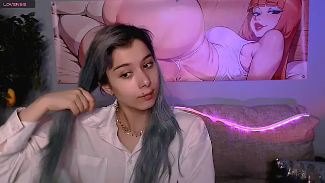 Snapshot of SophieAsh chatting on 10.05.25 SophieAsh online show from 10.05.25