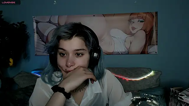 Snapshot of SophieAsh chatting on 10.07.25 SophieAsh online show from 10.07.25