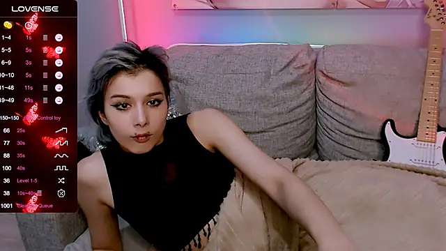 Snapshot of SophieAsh chatting on 10.11.25 SophieAsh online show from 10.11.25