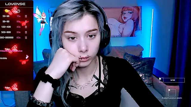 Snapshot of SophieAsh chatting on 10.16.25 SophieAsh online show from 10.16.25