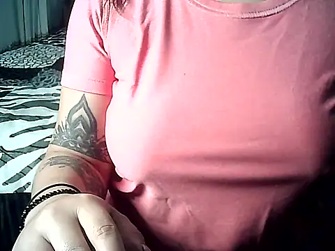 Snapshot of FallsForHerSmile chatting on 09.11.25 FallsForHerSmile online show from 09.11.25