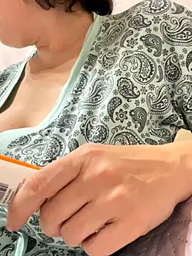 Kiravix online show from 10.25.25