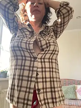 Snapshot of Kiravix chatting on 02.04.26 Kiravix online show from 02.04.26