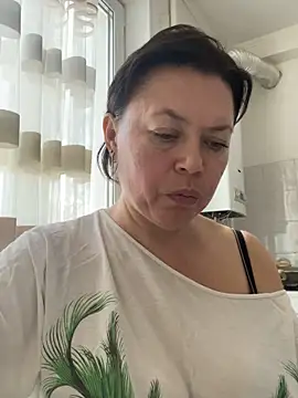 Snapshot of Kiravix chatting on 02.21.26 Kiravix online show from 02.21.26