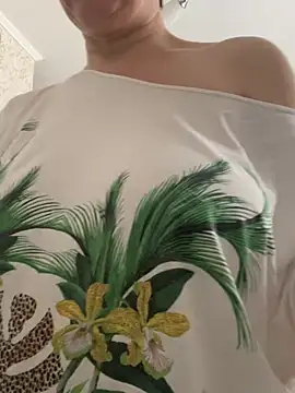 Snapshot of Kiravix chatting on 02.23.26 Kiravix online show from 02.23.26