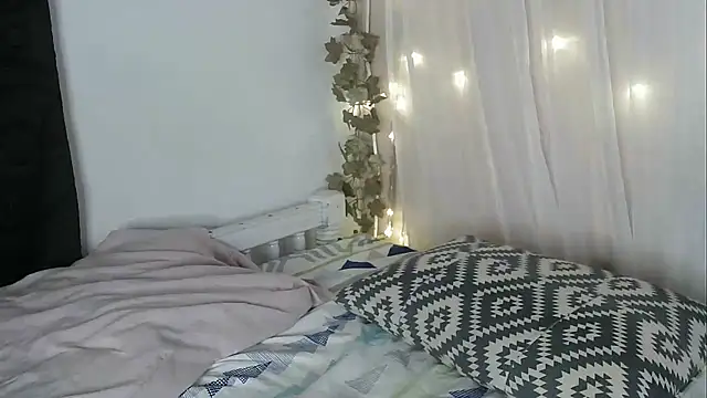 Snapshot of lishainparis18 chatting on 10.07.25 lishainparis18 online show from 10.07.25