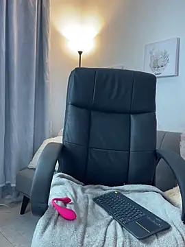 Mia HarperX  online show from 10.15.25