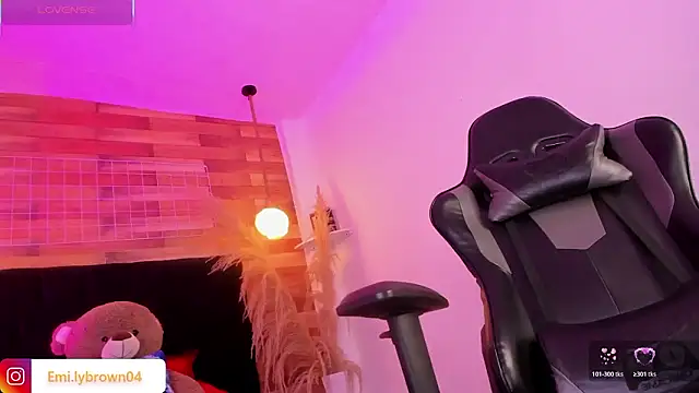 Snapshot of Emily_brown04 chatting on 02.17.26 Emily brown04 online show from 02.17.26